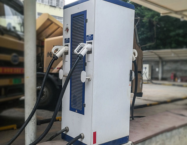 一體式四槍充電樁(圖3) 一體式四槍充電樁(圖3)